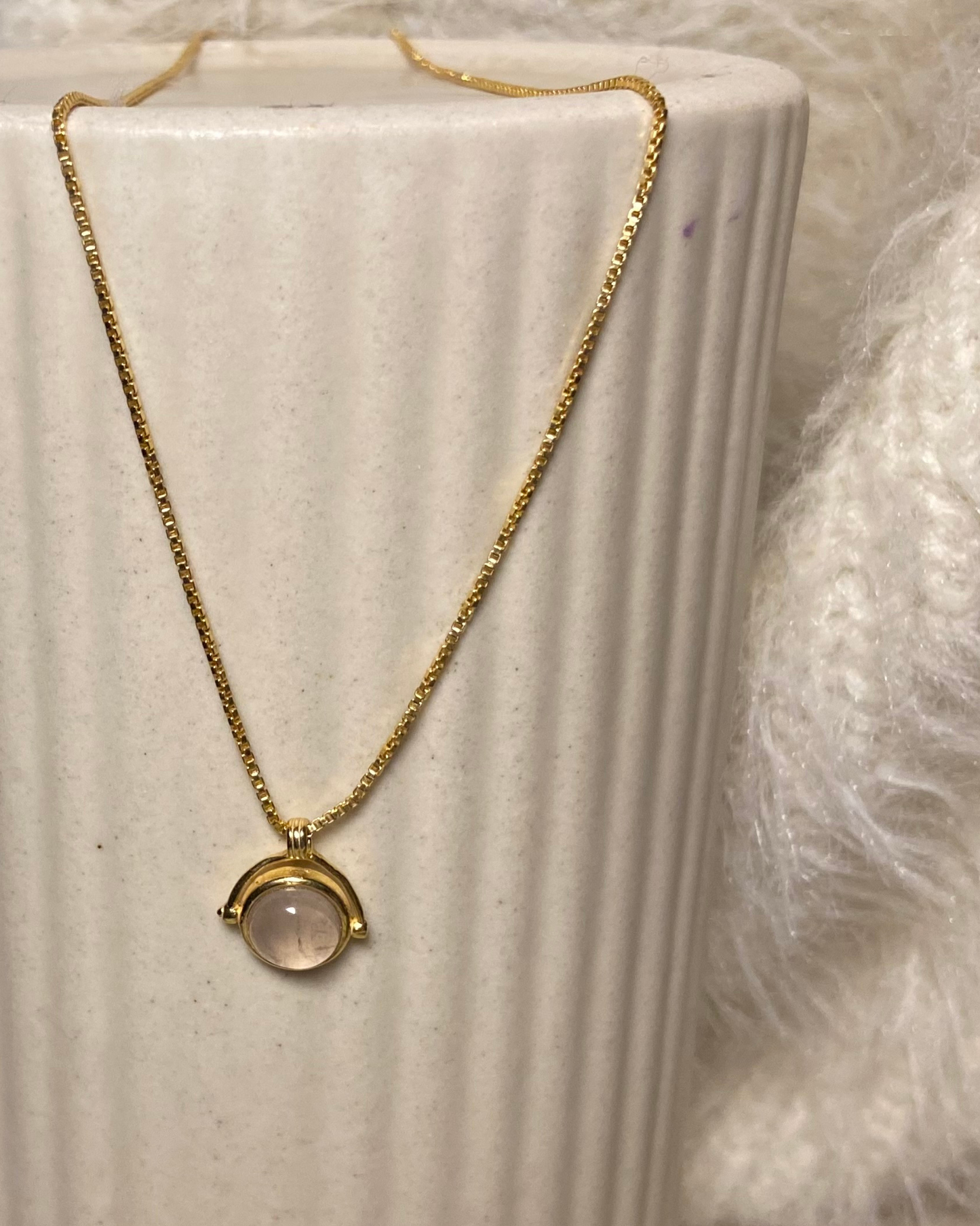 Rose Quartz Main Character Round Necklace