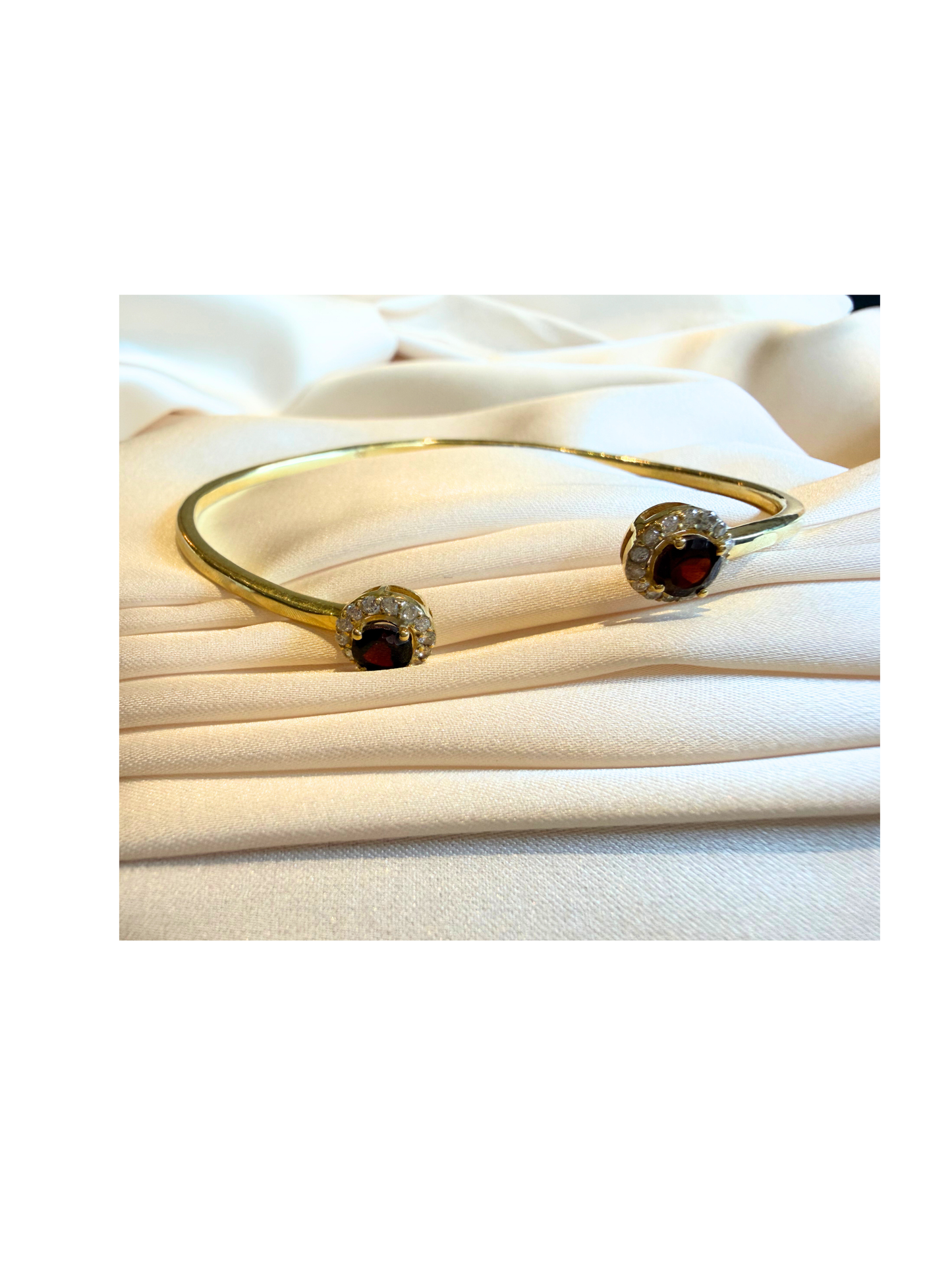 Garnet Arrival of Queen Open cuff Bracelet