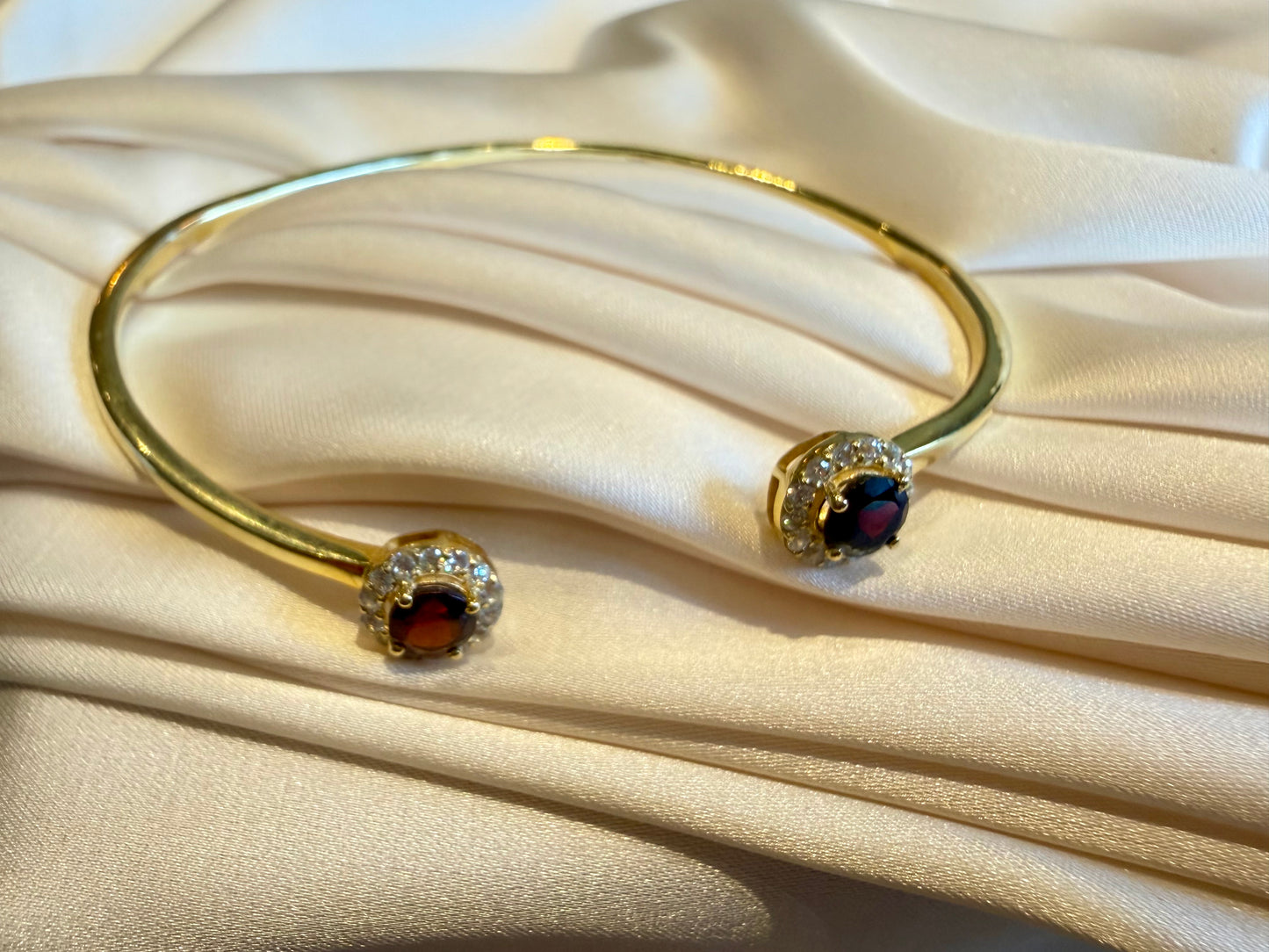 Garnet Arrival of Queen Open cuff Bracelet