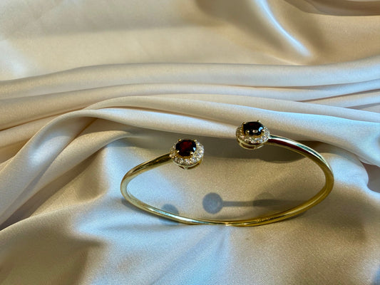 Garnet Arrival of Queen Open cuff Bracelet